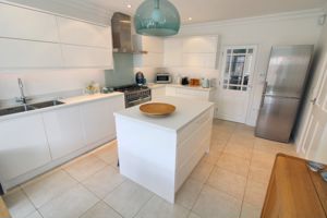 Kitchen- click for photo gallery